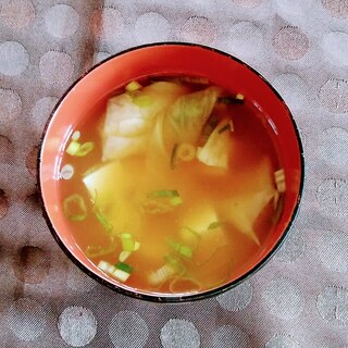 豆腐とキャベツの味噌汁
